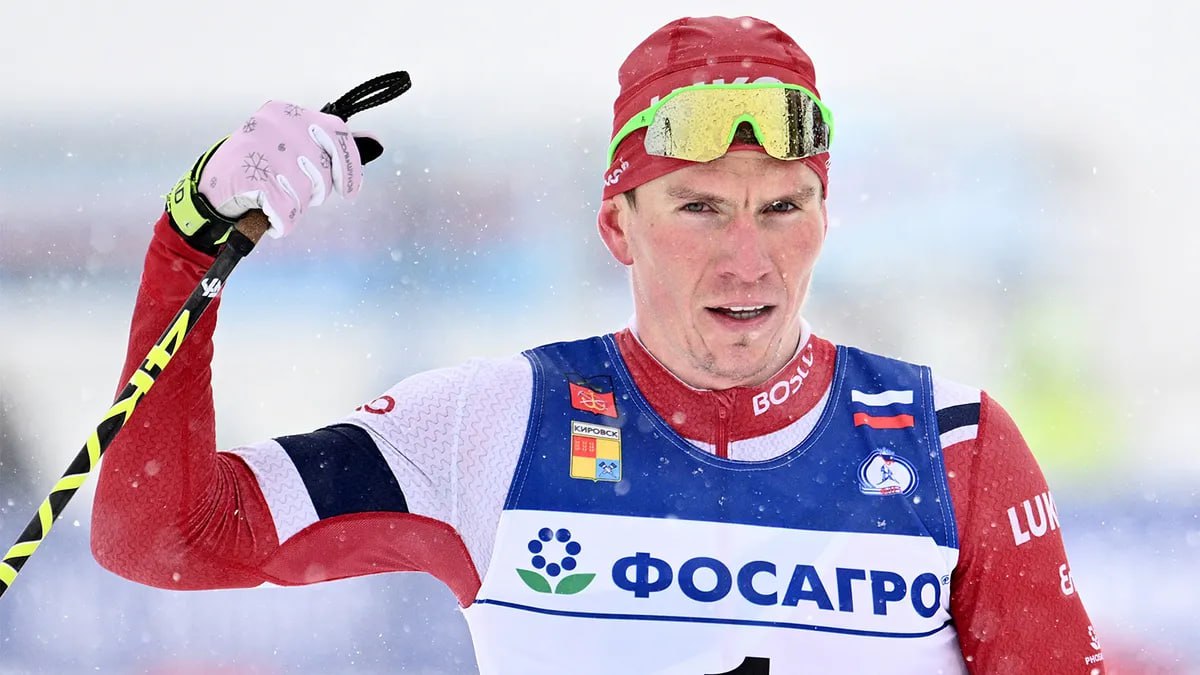 Большунов впервые выиграл гонку на этапе Кубка России 2025 26 Лыжник 3 кратный олимпийский чемпион Александр Большунов стал победителем гонки на 15 километров свободным стилем на шестом этапе Кубка России в Мирном Для Большунова это золото стало первым в нынешнем сезоне Кубка России Второе место занял Егор Митрошин 16 9 третье Иван Горбунов 30 7 Ранее Алина Пеклецова выиграла женскую гонку на 10 км свободным стилем на этапе Кубка России в Мирном
