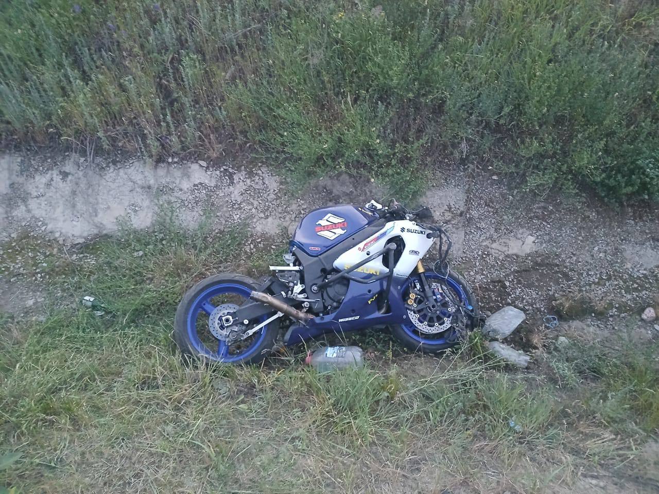 Вчера вечером в Грибановском районе опрокинулся мотоцикл «SUZUKI». Водитель скончался на месте аварии. Фото: Полиция Воронежской области Подписаться Типичный Воронеж