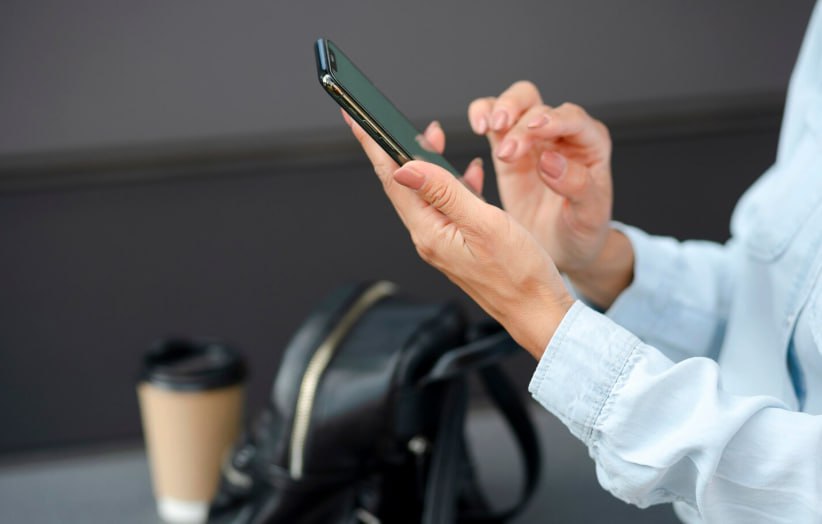 Сотовые операторы прекратили маркировать звонки из крупных банков Россияне перестали получать звонки от Сбера ВТБ и Альфы с пометкой банк Операторы связи с 27 января отключили их идентификацию поскольку финансовые институты до сих пор не заключили с ними договор на этот сервис Freepik