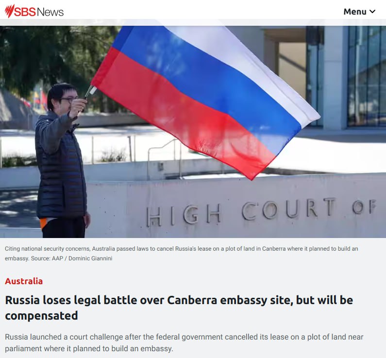 Россия проиграла суд о строительстве посольства в Канберре но Австралия выплатит ей компенсацию сообщила австралийская новостная служба SBS News В 2023 году Австралия решила аннулировать договор о долгосрочной аренде участка Россией на 99 лет В Канберре это связали с тем что посольство должно было быть построено в нескольких сотнях метров от здания парламента а это может представлять угрозу национальной безопасности В МИД РФ ранее заявляли что действия Австралии демонстрируют пренебрежение принципом верховенства права Верховный суд Австралии признал действия Канберры законными однако постановил что Москва имеет право на компенсацию и австралийское правительство должно оплатить половину судебных издержек российской стороны Земля была арендована Россией в 2008 году а разрешение на строительство было выдано в 2011 С тех пор активных работ на территории не проводилось Подписывайтесь на BFM И в MAX