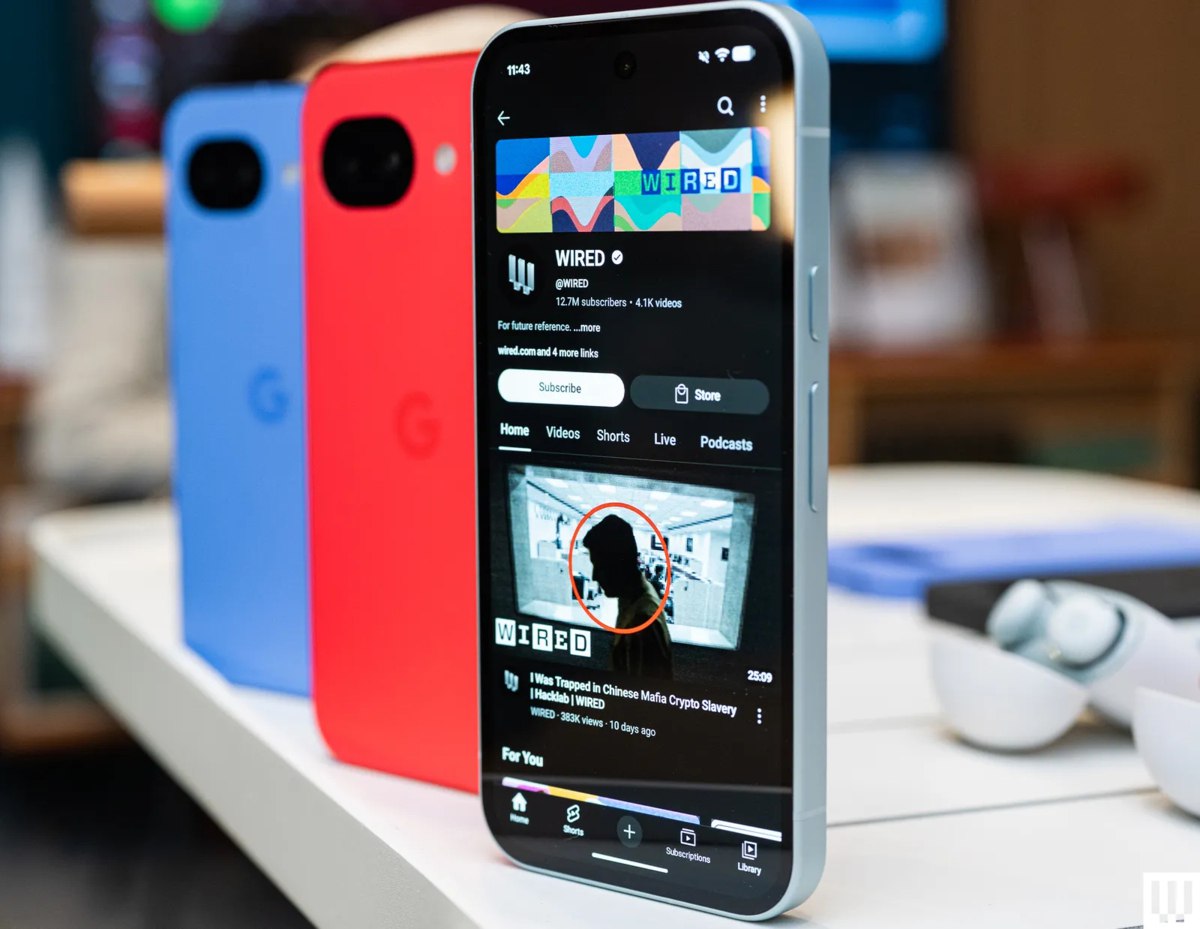 Google представила смартфон Pixel 10a по характеристикам он почти не отличается от предшественника Из обновлений опция Satellite SOS Camera Coach для помощи в фотосъёмке немного переработанный дизайн и увеличенная пиковая яркость Цена от 499 vc ru tech 2745201