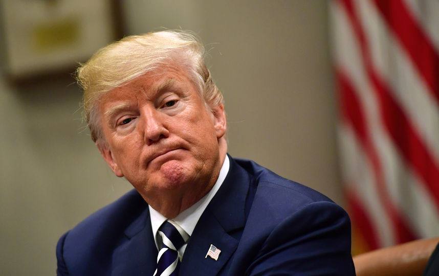  Дональд Трамп снова облажался..! Предложенная президентом США программа «Золотых виз» с высокой вероятностью никогда не будет воплощена в жизнь — The Washington Post. Трамп и его советники неоднократно преувеличивали шансы на реализацию этой инициативы в рамках действующего законодательства, при этом не предприняв никаких шагов для внесения необходимых изменений в закон.