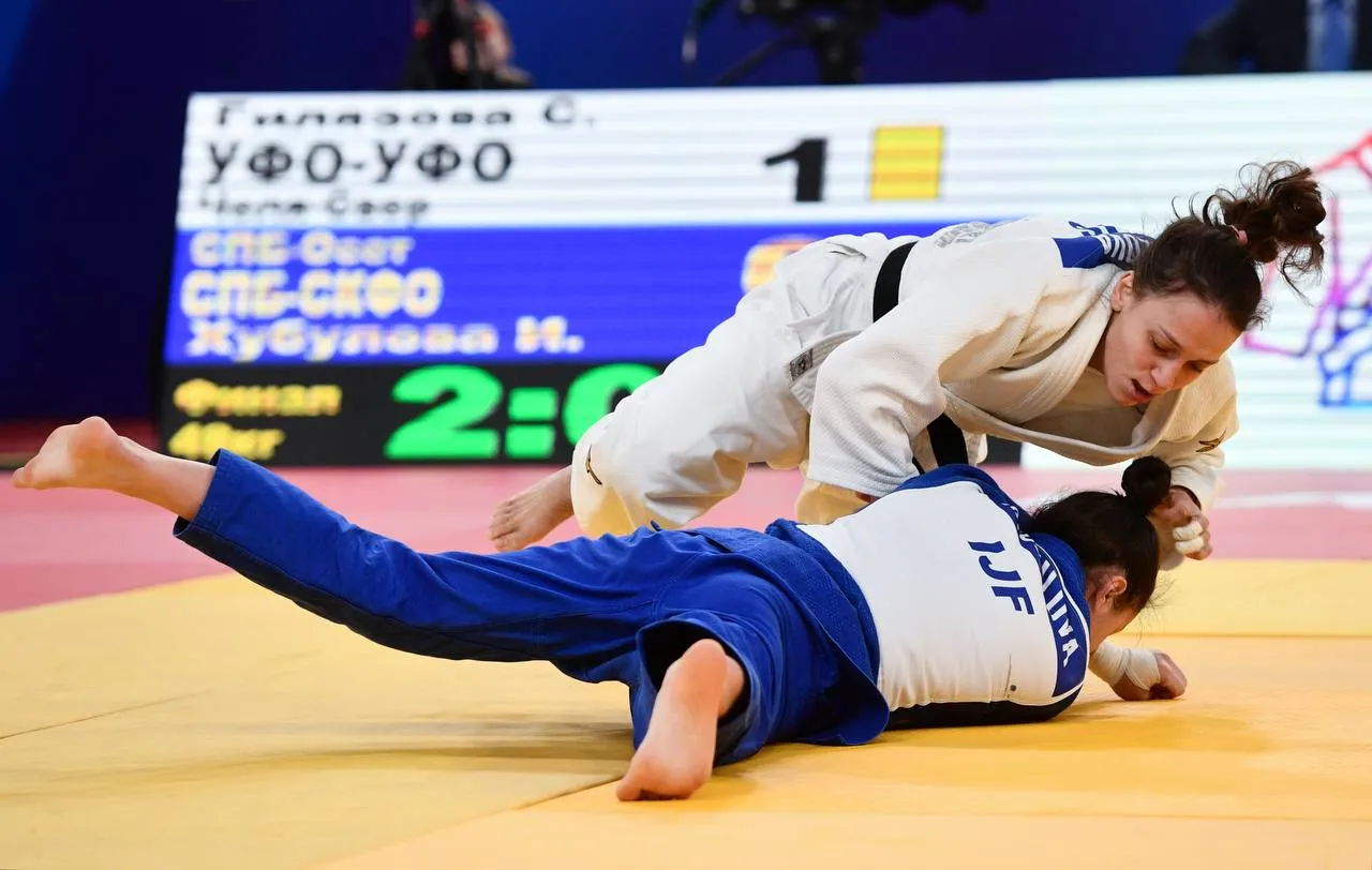 Россиянка Сабина Гилязова завоевала серебро чемпионата Европы по дзюдо в Тбилиси В финальной схватке в весовой категории до 48 кг Гилязова уступила француженке Ширин Букли Бронзу в этой же весовой категории завоевала россиянка Марина Воробьева Подписывайтесь на РИА Новости Спорт в MAX