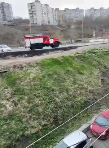 Парковка мешает проезду пожарных автомобилей в Перми и Владивостоке