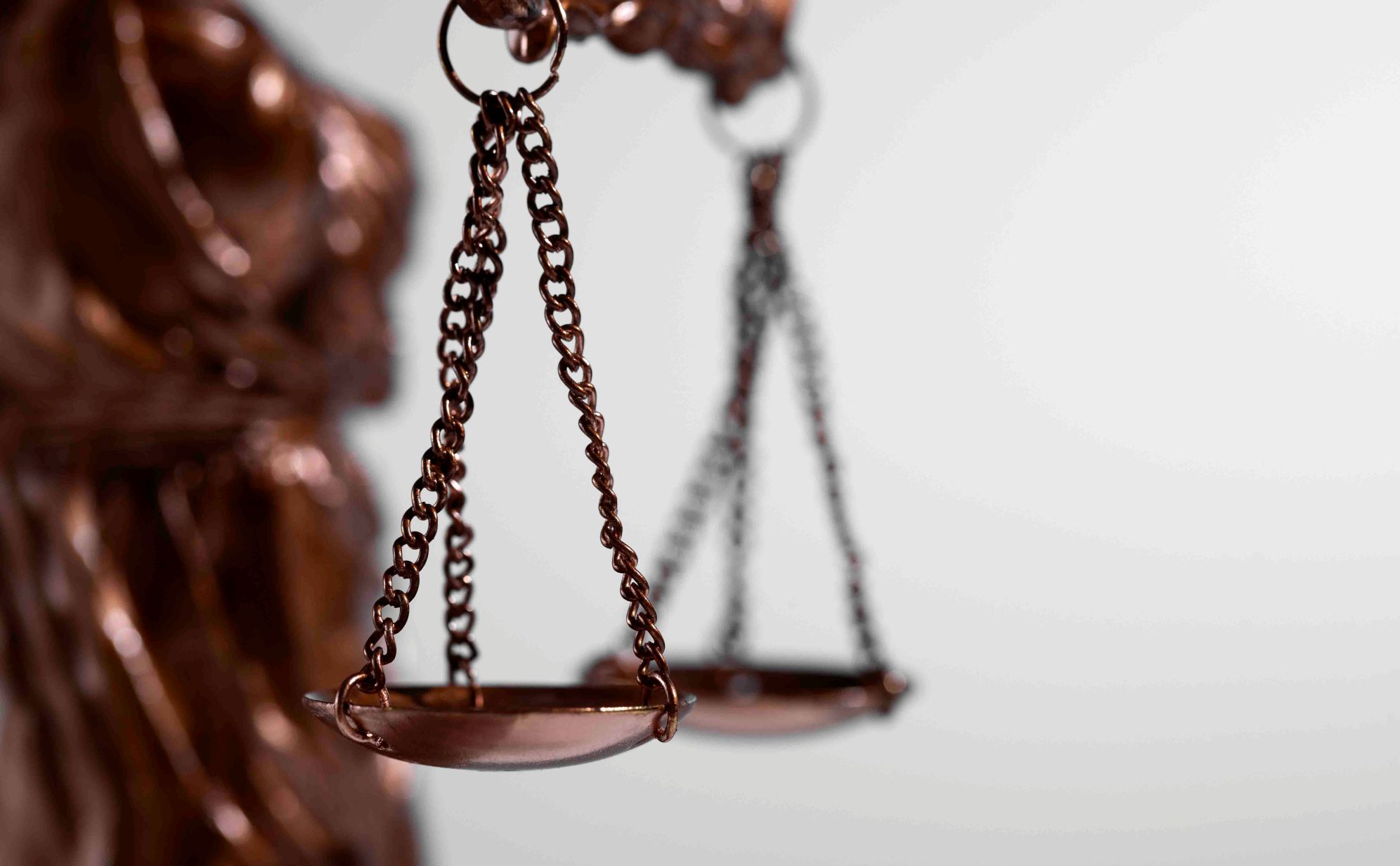 Гостья лишилась зрения из за конфликта на дне рождения Она заступилась за именинницу чем вызвала агрессию со стороны её приятеля Житель Приморского края изувечил молодую женщину инвалида в Петропавловске От его удара в лицо она потеряла зрение На днях дело было рассмотрено в городском суде Обвиняемый отделался условным сроком передаёт ИА Камчатское время Подробности по ссылке   kamtime ru article 331ab40f 966e 4af0 871a c0da09f3eee6