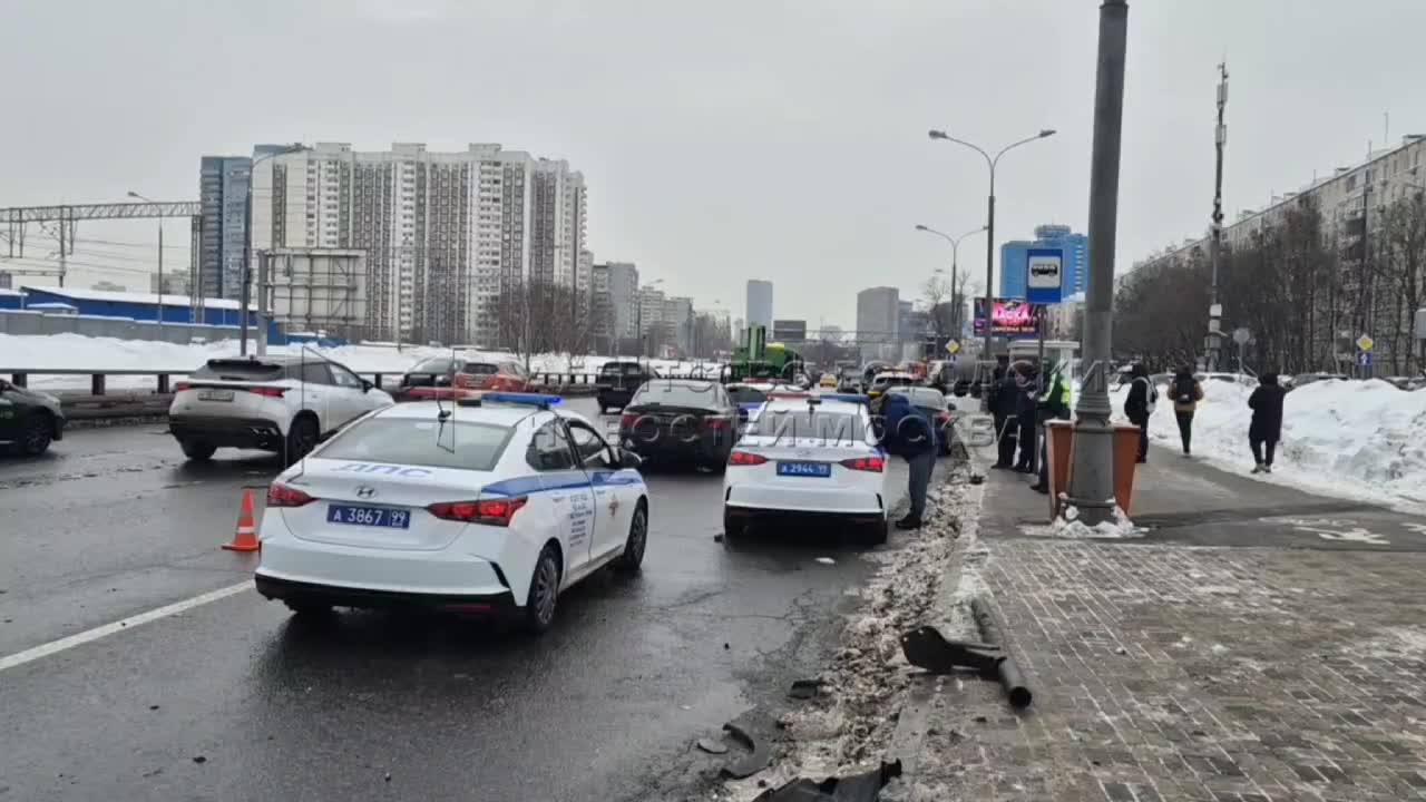 Водитель Lexus задержан после столкновения с 14 автомобилями на Дмитровском шоссе