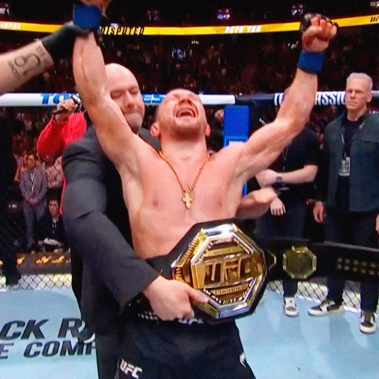 Петр Ян чемпион UFC в легчайшем весе Россиянин победил Мераба Двалишвили единогласным решением судей   Подписывайтесь на Спортс