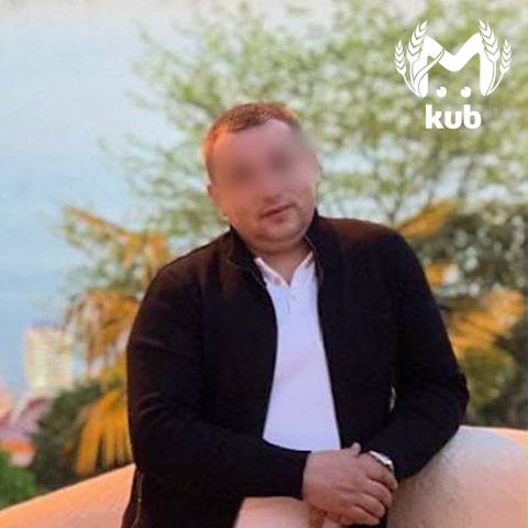 Завкафедрой Башкирского университета получил ожог паха при очень странных обстоятельствах во время отдыха в Сочи. Теперь ждёт пересадку кожи.  Сначала Вадим  на первом фото  уверял врачей, что проигрался в казино, с горя напился и приложил к себе утюг в номере. Потом выдал иную версию: знакомый Артур оставил ему ожоги. Мотив пояснить якобы не смог.  Артур говорит, что Вадим провернул селфхарм, чтобы не отдавать долги. Мол, доктор наук решил исполнить давнюю мечту — сыграть в сочинском казино. Для этого занял у знакомых два миллиона и рванул на курорт. Там просадил все деньги и ушёл в запой. Артур застал завкафедрой уже со следами от утюга. Отвез его в больницу, но только спустя четыре дня.