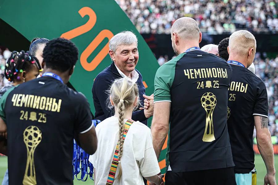 Сергей Галицкий заявил что Краснодар продолжит функционировать несмотря на его личные проблемы со здоровьем В интервью для клубного фильма бизнесмен рассказал что из за болезни он иногда даже не мог смотреть матчи в прямом эфире Он также отметил что клуб больше не полагается на одного человека накопленных средств хватит на 10 15 лет стабильной работы Болельщики могут быть уверены клуб будет существовать заверил Галицкий emnaumov Кубанские Новости Мы в MAX