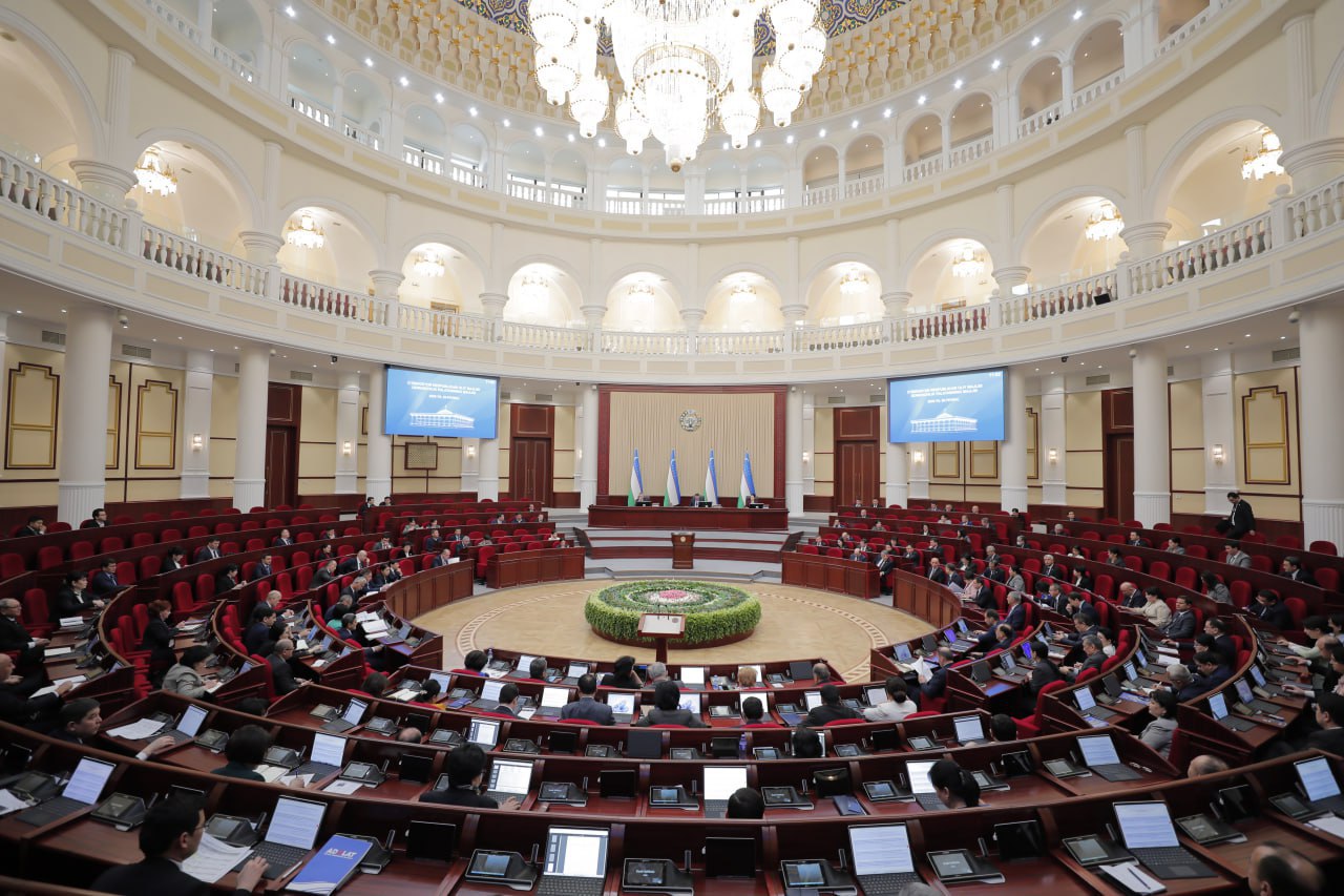 В Узбекистане закрепят право работников на забастовку Документом впервые предусматривается чёткое определение понятия забастовка порядок её организации и проведения а также гарантии для работников в этот период Подробнее anhor uz news parliament 3 anhoruz Новости события мнения Мобильное приложение IOS Android
