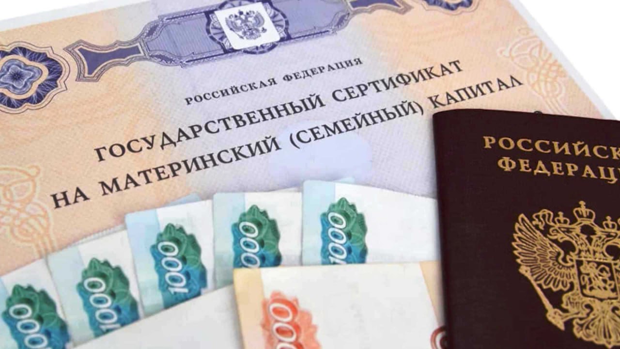 Оплачивать дошкольное образование за счет средств маткапитала смогут многодетные семьи в Хабаровском крае В региональном парламенте приняли закон предусматривающий расширение использования средств краевого материнского капитала Теперь деньги можно будет направить на оплату образовательных программ не имеющих государственной аккредитации включая программы дошкольного образования Семьи смогут направить средства на дополнительные образовательные программы в том числе на оплату частного детского сада Так реально повысится благосостояния семей и расширятся направления средств краевого материнского капитала подчеркнул председатель Законодательной Думы Хабаровского края Николай Шевцов   Будь в курсе событий везде ОК VK MAX