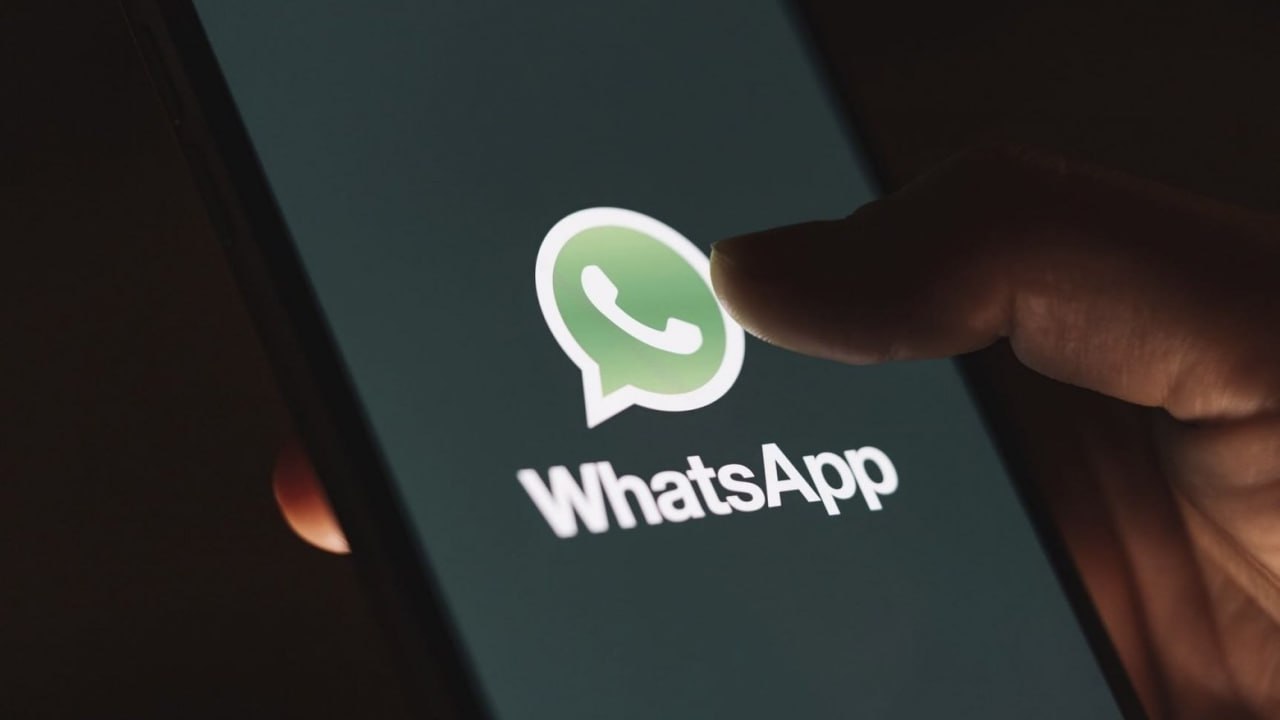 Мессенджер WhatsApp  принадлежит Meta, деятельность которой признана экстремистской и запрещена в РФ  готовится выпустить обновление, благодаря которому пользователи приложении на iOS смогут использовать два аккаунта на одном iPhone.   У владельцев смартфонов на Android такая возможность была с октября 2023 года.