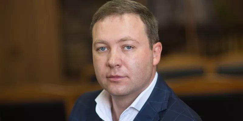 Иван Кандыбин покидает пост генерального директора финансовой компании АКСИОМА Заявление об увольнении по собственному желанию им было написано 25 августа