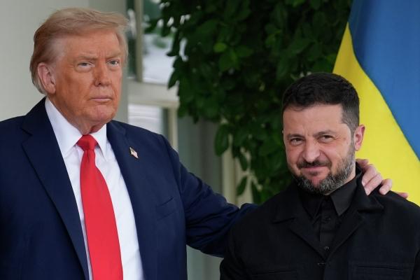 Владимир Зеленский передал крупное месторождение лития другу Дональда Трампа Речь идёт о природных залежах редкого металла в Кировоградской области Участок недр под названием Добра перешёл консорциуму одним из инвесторов которого выступает миллиардер Рональд Лаудер сообщает The New York Times со ссылкой на осведомлённые источники Подписаться на Говорит Москва Telegram VK MAX