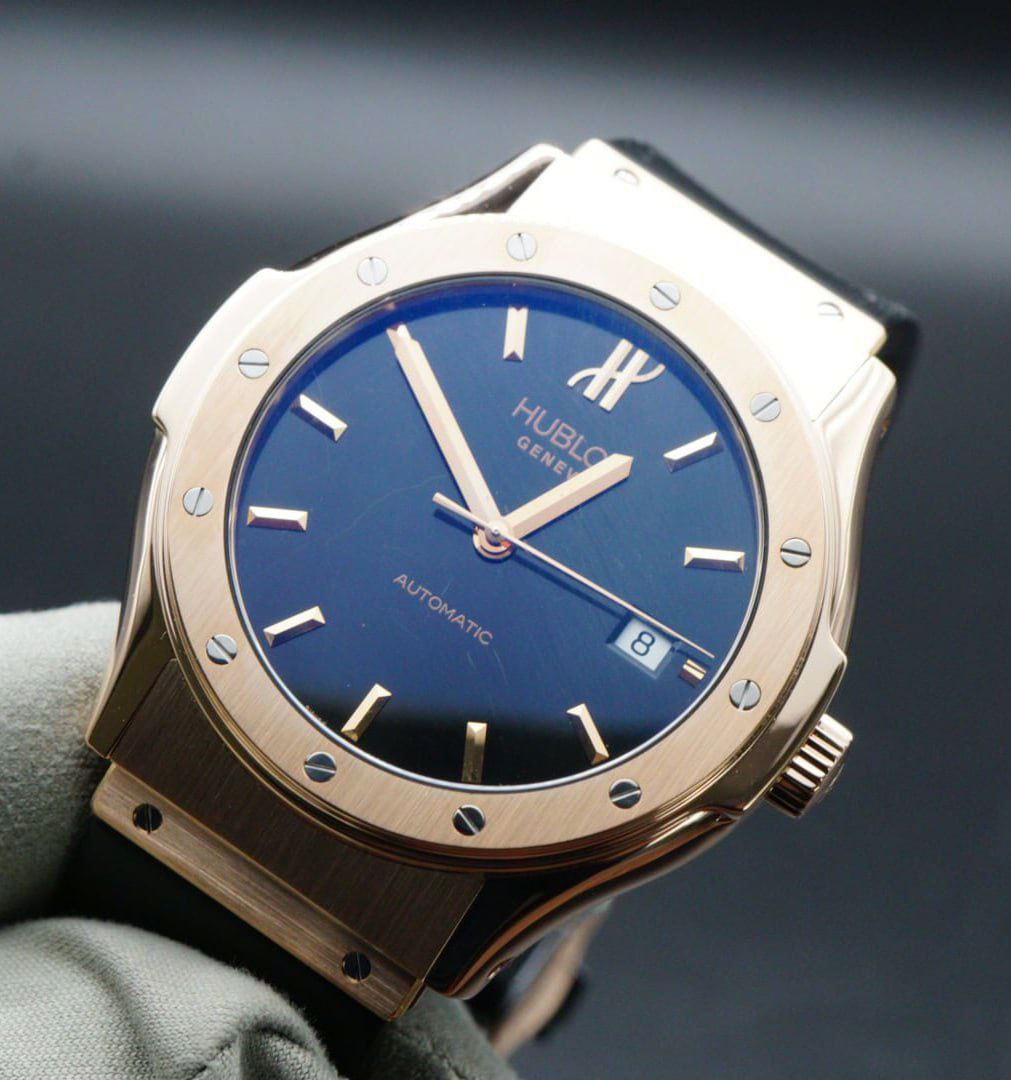 Овечкин подарил часы Hublot всем игрокам "Вашингтона" после рекорда в НХЛ, рассказал датский нападающий "Вашингтона" Ларс Эллер: "Кажется, он также купил их для тренеров и персонала, а не только для игроков". - подписаться