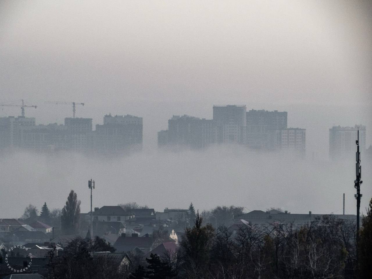 Вредные вещества витают в воздухе над некоторыми городами Ставрополья По данным ежегодного исследования Росгидромета и Главной геофизической обсерватории им А И Войтека Состояние загрязнения атмосферы в городах на территории России в краевой столице выше нормы содержание пыли золы сажи и дыма а также формальдегида Взвесью дышат и жители Минеральных Вод В Невинномысске в воздухе зафиксировали диоксид азота Фото Красота по ставропольски Stavropol Media Прислать новость