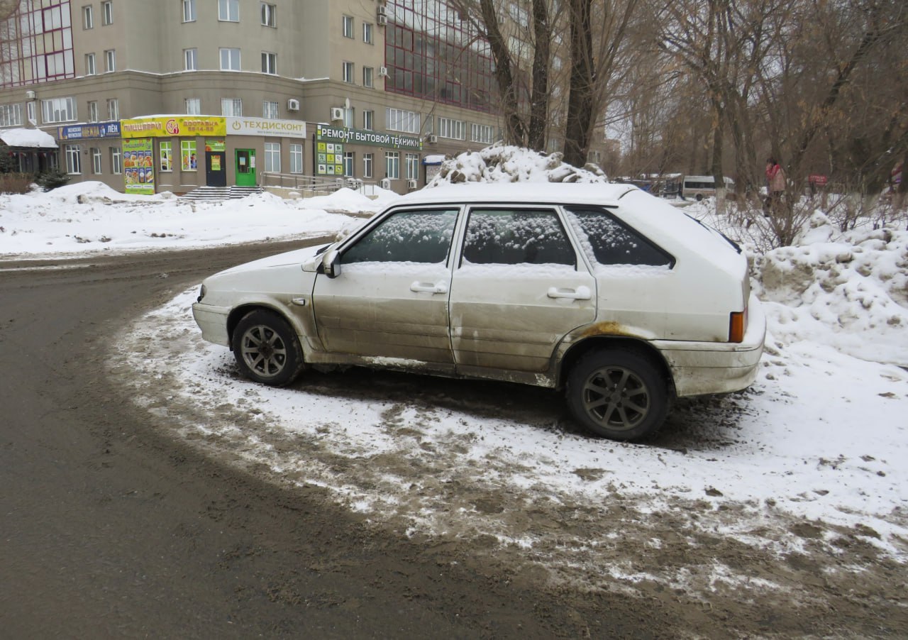 Оренбуржец устроил ДТП и заявил об угоне 38 летний житель Оренбурга пьяным попал в аварию на ВАЗ 2114 бросил машину у ТЦ на проспекте Дзержинского и сбежал На следующий день мужчина попытался уйти от ответственности и сообщил в полицию о якобы угоне авто Обман быстро раскрыли Машину изъяли в отношении водителя возбудили уголовное дело Он находится под подпиской о невыезде Фото УМВД России по Оренбургской области