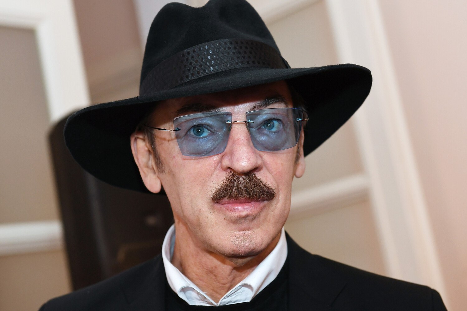 Актера и певца Михаила Боярского оштрафовали за неоплату в срок другого штрафа Об этом ссылаясь на материалы суда в Санкт Петербурге сообщает РИА Новости В документах говорится что Боярскому назначен штраф в двукратном размере от неуплаченной суммы Решение суда вступило в законную силу жалобу Боярский не подавал Подробности дела не известны 25 ноября стало известно что актер Леонид Ярмольник рискует получить двойной штраф за неоплату предыдущего в срок 23 мая сообщалось что мировой суд в Москве оштрафовал актера Игоря Верника за то что он своевременно не оплатил другой штраф Судья руководствовался частью 1 статьи 20 25 КоАП РФ Неуплата административного штрафа в срок В кодексе указано что нарушителя могут оштрафовать в двукратном размере арестовать на срок до 15 суток либо привлечь к обязательным работам на период до 50 часов