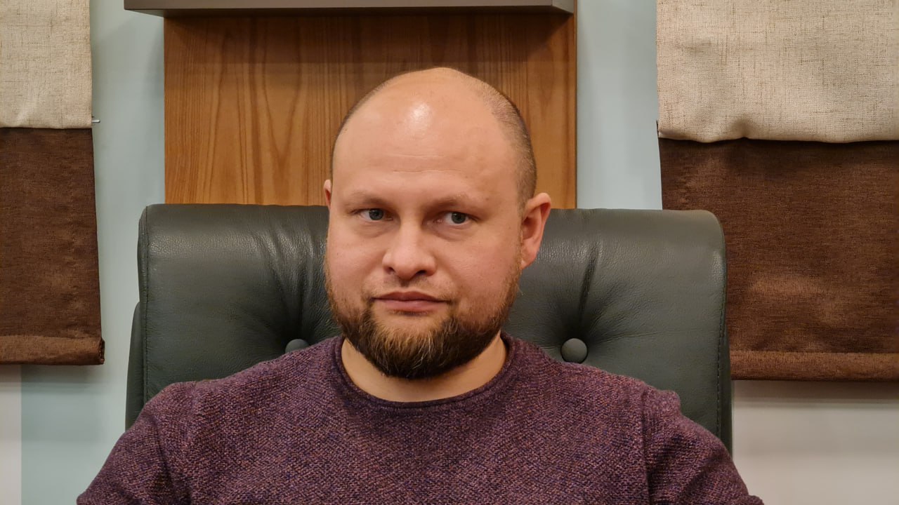 Учредителю архангельской компании «Белый дом» дали условный срок Сегодня Октябрьский районный суд Архангельска вынес приговор по уголовному делу в отношении Сергея Нибабина: учредитель ООО «Белый дом» признан виновным в хищении чужого имущества путём обмана, в особо крупном размере. Напомним, что речь идёт о периоде исполнения компанией контракта на строительство больницы на Соловках.