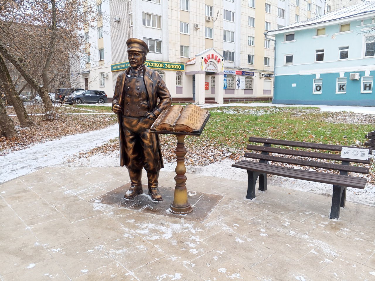 В Череповце вводят туристический налог  Решение об этом приняли сегодня депутаты Череповецкой гордумы.  Плательщиками туристического налога будут организации и физические лица, оказывающие услуги по временному размещению граждан в гостиницах, хостелах, санаториях.   Он будет действовать в городе с 1 января 2025 года. Ставка в следующем году составит 1% от налоговой базы  но не менее 100 рублей за сутки проживания . Ее размер будет постепенно повышаться и с 2029 года составит 5%.  Ожидается, что в 2025 году туристический налог принесет в городской бюджет 2 миллиона рублей.