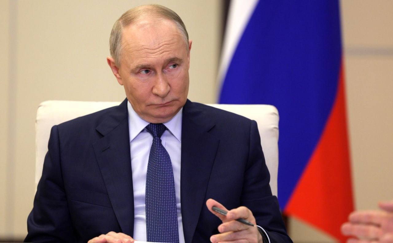 На заседании Совета при Президенте по стратегическому развитию и нацпроектам Владимир Владимирович Путин дал высокую оценку усилиям #командыМордовии по выправлению многолетней демографической ситуации в республике: «Есть регионы, где работа двигается и достаточно хорошими темпами, в их числе - Мордовия» Готовимся к заседанию Госсовета «Семья» - с регионами изучаем и собираем лучшие предложения и практики. К тем, кто принимает решение о рождении ребенка, должно быть самое внимательное и чуткое отношение. На всех уровнях. Президент обратил внимание и на необходимость развития инфраструктуры для жизни, улучшение дорожного покрытия, особенно в городе Саранске. Это комфорт и безопасность наших жителей. Строим работу вокруг семьи и для семьи #ГоссоветСемья