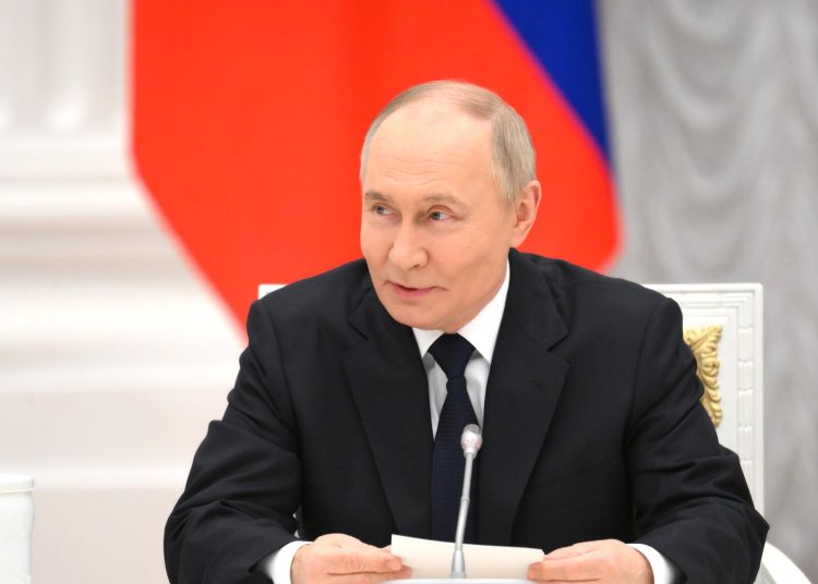 Скоро в Большом Кремлёвском дворце состоится торжественная церемония вручения государственных премий за 2024 год. Как сообщает пресс-служба Кремля, Владимир Путин лично наградит лауреатов важнейших сферах: наука и технологии, литература и искусство и гуманитарная деятельность. Подписаться Написать в бот