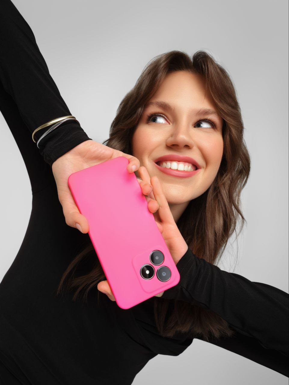 Безлимита хватит на всё Оператор запустил новогоднюю акцию для всех новых клиентов Только до 20 января можно подключить настоящий хит этой зимы тариф Хватит с тройным безлимитом Всего за 390 рублей Он дает полный доступ без ограничений сразу к трем ключевым услугам Это мобильный интернет звонки внутри сети SMS Интернет трафика точно хватит и на поиск новогодних подарков и на длинные январские праздники и на весь следующий год Скорость не режется Раздача с телефона допускается Качайте звоните общайтесь без остановки Подключить Хватит можно в любом офисе продаж в том числе во флагманских салонах в Хабаровске на ул Муравьева Амурского 31 в ТРК Brosko Mall А вместе с бесконечным пакетом интернета новые клиенты получат все привилегии абонентов Т2 несгораемые остатки минут и гигабайтов вечный номер скидки и подарки в рамках крутой программы лояльности и многое другое Erid 2SDnjdUKRCj Реклама Рекламодатель ООО Т2 Мобайл ОГРН 1137746610088