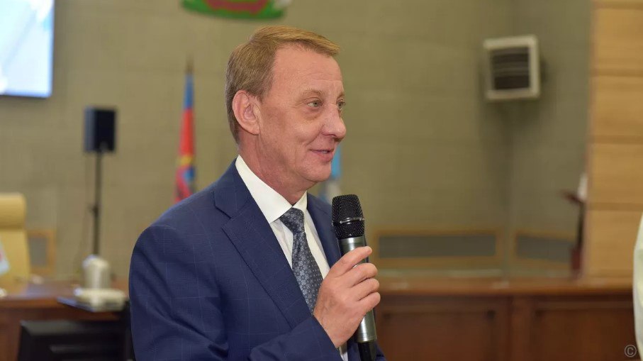 ТОЛК новости Барнаула Алтайского края и Республики Алтай Глава Барнаула Вячеслав Франк поздравил добровольцев с праздником Ежегодно 5 декабря в России отмечается День добровольца Глава города отметил что волонтеры в краевой столице это команда активных и неравнодушных людей которым небезразлично будущее родного города и России При этом с каждым годом все больше граждан проявляют желание помогать тем кому эта помощь действительно нужна Инициативные ответственные граждане активно помогают ветеранам людям с ограниченными возможностями детям животным С началом специальной военной операции благодаря волонтерам собираются гуманитарные грузы для поддержки военнослужащих и их семей продолжил он Вячеслав Франк поблагодарил всех волонтеров Барнаула за бескорыстный труд на благо общества творческий энтузиазм и отзывчивость Глава подробнее на канале ТОЛК новости Барнаула Алтайского края и Республики Алтай