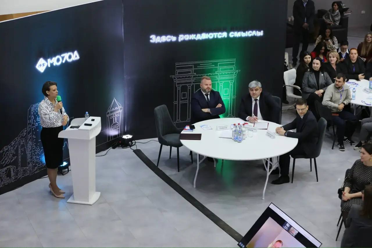 В Кабардино Балкарии создают первую окружную площадку по социальной архитектуре В России начинается формирование сети экспертных площадок по социальной архитектуре Пилотный проект будет реализован в Кабардино Балкарии по инициативе главы региона Казбека Кокова Новая площадка станет первым окружным центром направленным на разработку управленческих решений в социальной сфере Подробнее здесь Подписывайтесь на РИА КБР в МАХ