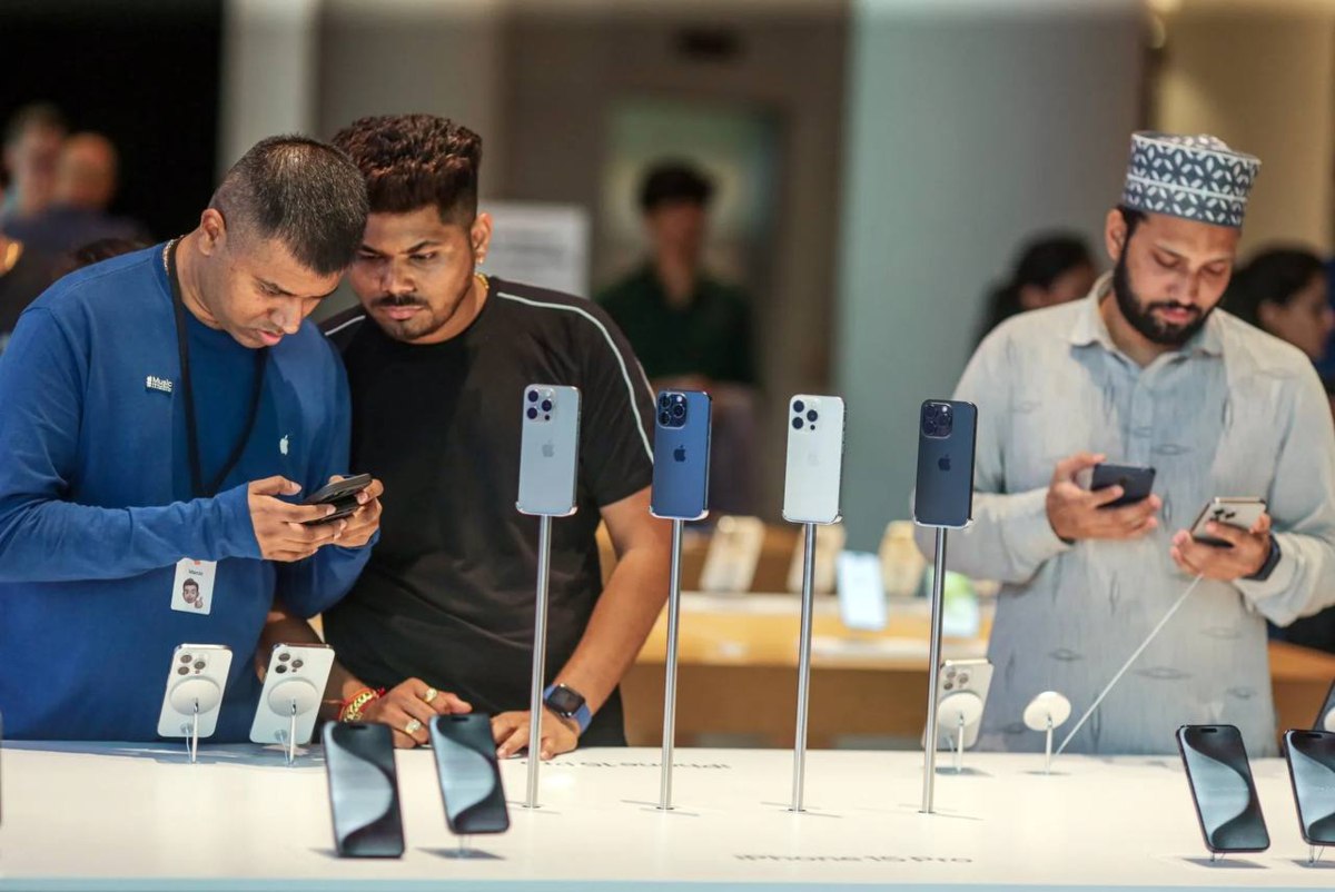 Правительство Индии обязало производителей смартфонов включая Apple и Samsung предустанавливать государственное кибербез приложение которое нельзя удалить узнало Reuters Оно позволяет сообщать о подозрительных звонках блокировать потерянные или украденные устройства и проверять серийный номер смартфона vc ru tech 2625099