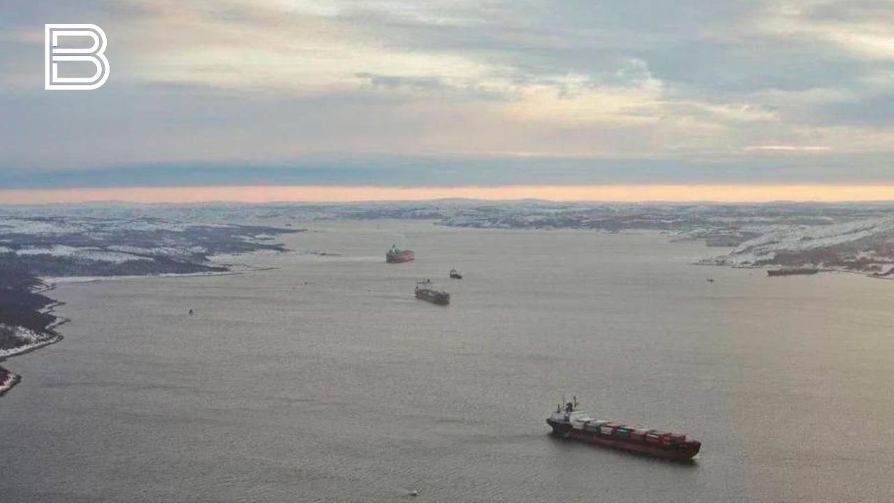 Алексей Чекунков Арктика позволит России зарабатывать каждые 10 лет по триллиону долларов Об этом в интервью Марии Кудрявцевой на телеканале Россия 24 заявил министр по развитию Дальнего Востока и Арктики По его словам проекты реализуемые в Арктической зоне дадут возможность нарастить долю региона в российском экспорте до 15 а затем и до 20 А запущенный с 2027 года единый режим преференций для бизнеса зафиксирует льготные условия для инвесторов как минимум на десятилетие подчеркнул Алексей Чекунков Все самые важные новости Telegram MAX