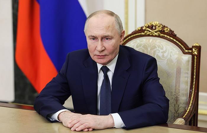 Путин предложил сделать обязательной работу с психологами для вернувшихся из зоны СВО  По словам президента, порядка 50% военнослужащих после боевых действий нуждаются в профессиональной поддержке. В ответ на возросший спрос российский лицензированный институт психологии Smart  резидент Сколково  предлагает пройти обучение и получить диплом психолога установленного государством образца.   Вас ждет в среднем 400 часов практики, гибкий график и поддержка по созданию дополнительного дохода в психологии. Уже через 6 месяцев вы сможете работать с реальными клиентами и оказывать помощь тем, кто в ней нуждается. Преподаватели института — практикующие психологи, кандидаты и доктора наук.   Пройдите короткий тест и получите грант до 60.000 рублей на обучение. Начните по ссылке прямо сейчас. Предложение действительно до 23 апреля.  Осташко! Важное   подпишись   #важное