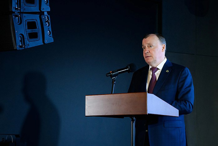 Останется ли Алексей Орлов мэром Екатеринбурга Президиум Регионального политического совета Свердловского регионального отделения партии Единая Россия выдвинул кандидатуру Алексея Орлова на должность главы муниципального образования город Екатеринбург По закону мэра Екатеринбурга выбирает Городская дума по представлению губернатора региона Решение также направлено на согласование в Президиум Генерального Совета партии после чего кандидатура будет представлена конкурсной комиссии Срок полномочий Орлова истекает в феврале 2026 года uralweb ru