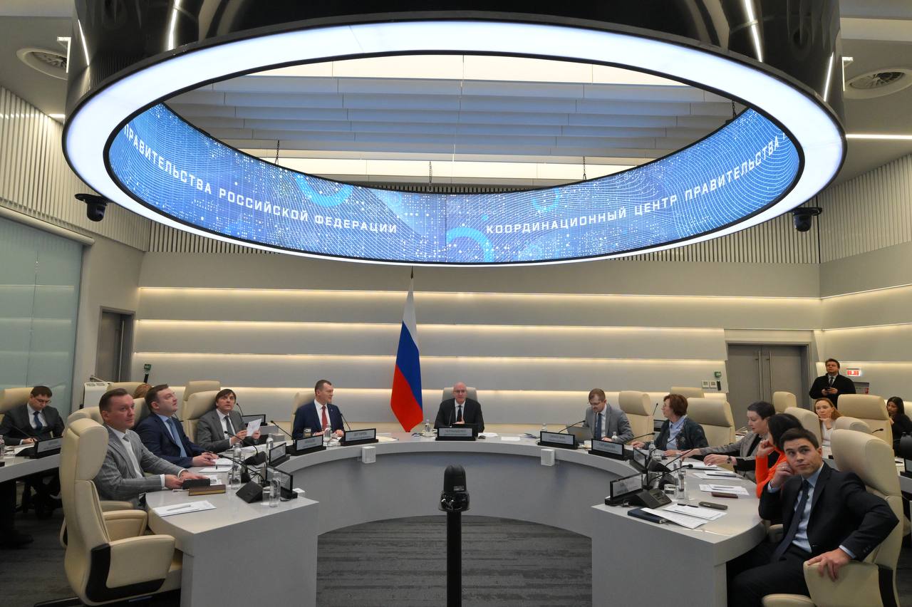 Ставрополье запустит фиджитал спорт в школах до конца февраля Проект направлен на внедрение в систему общего образования нового формата сочетающего физическую активность и цифровые технологии Для пилотного проекта Минпросвещения определило 59 школ в 16 регионах страны В 2025 году введены в эксплуатацию 36 фиджитал центров в 2026 году планируется построить еще 38 К 2030 году в России должно функционировать 300 таких площадок government rus