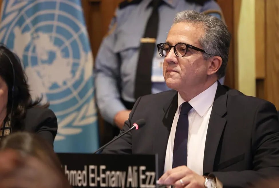 Новым генеральным директором ЮНЕСКО избрали известного профессора из Египта Халеда Эль Энани специалист получил 172 голоса из 174 поданных бюллетеней и стал 12 м Генеральным директором сменил на своем посту Одри Азуле которая руководила ЮНЕСКО с 2017 года