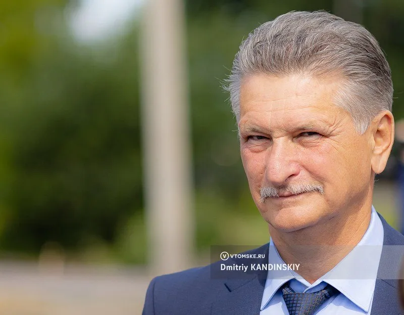 Лозовский уйдет с поста главы Октябрьского района Томска Глава Октябрьского района Сергей Лозовский с 1 мая покидает свой пост по собственному желанию сегодня подписал соответствующие документы Сергей Иванович управляет самым большим районом Томска с 2018 года В таком деле нет мелочей оно требует полной самоотдачи энергии и ежедневного присутствия на земле Сергей Лозовский пенсионер и уже имеет полное право на отдых сообщил мэр Дмитрий Махиня 16 апреля томск новоститомска Прислать новость   Подписывайся на vtomske ru