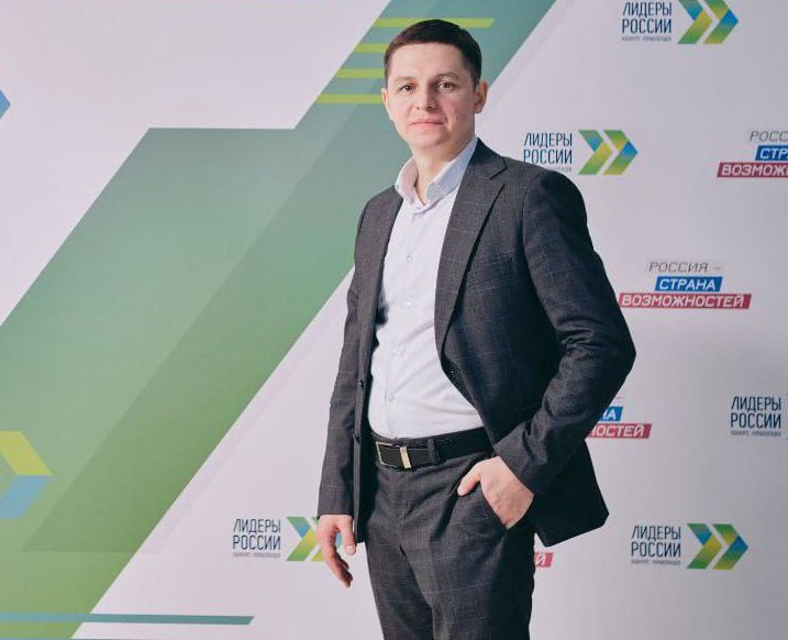 Новым гендиректором АНО Корпорация развития Республики Алтай назначен Ильнур Сираев Ранее он работал в сфере госуправления и цифровизации бизнес процессов в том числе на руководящих должностях в Гарантийном фонде Республики Татарстан и особой экономической зоне Иннополис Как писал Ъ Сибирь Корпорация развития Республики Алтай была создана в марте 2025 года Тогда ее генеральным директором был назначен Антон Шулепов Telegram канал главы Республики Алтай Андрея Турчака  Подписывайтесь на Ъ Сибирь