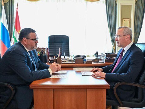 Глава Минтруда оценил социальные программы Калужской области Калужская область успешно реализует проект долговременного ухода за людьми старшего поколения. Такую оценку дал Министр труда и соцзащиты РФ Антон Котяков в ходе рабочей встрече с губернатором Владиславом Шапшаой. На ней обсуждалась реализация социальных федеральных программ и проектов в регионе.