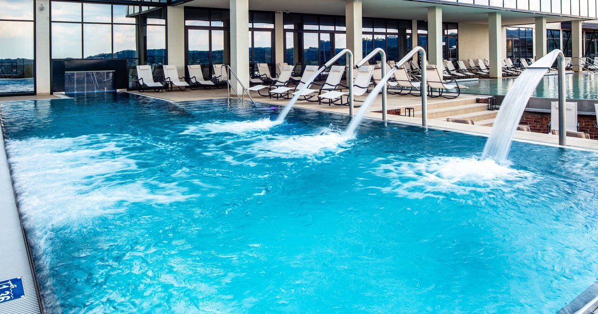 На Ставрополье построят санаторный комплекс за 6 млрд рублей Многофункциональный санаторно бальнеологический комплекс планируется возвести к 2030 году в городе Георгиевске Ставропольского края Об этом сообщает Минэкономразвития края Масштабный инвестпроект планируют реализовать в рамках государственно частного партнерства Объем вложений составит почти 6 млрд рублей отметили в министерстве Южная служба новостей