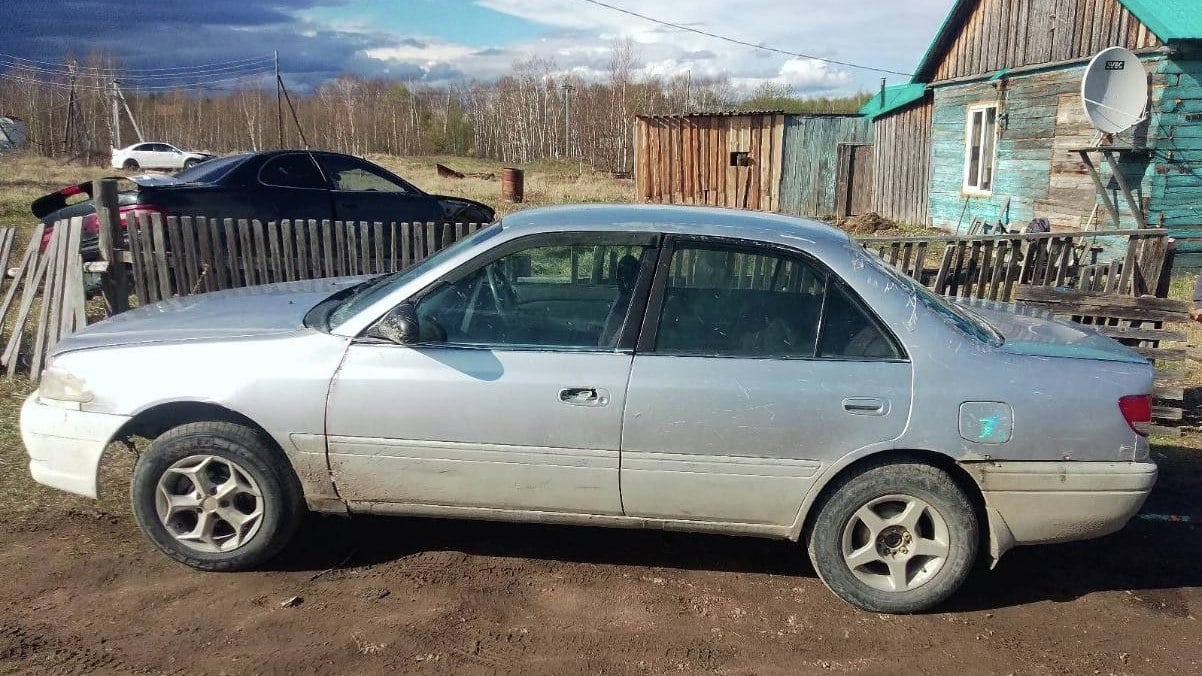 ПРОИСШЕСТВИЕ В ХАБАРОВСКОМ КРАЕ ОШТРАФОВАЛИ МАТЬ, ВЫРОНИВШУЮ РЕБЁНКА ИЗ АВТОМОБИЛЯ Инцидент произошёл 19 мая в 13:00 на улице Почтовой в селе Иннокентьевка Николаевского района. 20-летняя жительница, управлявшая незарегистрированной Toyota Carina без водительских прав, не закрепила сына в детском кресле на заднем сидении. Во время движения малыш самостоятельно открыл дверь и выпал из машины. Ребёнок получил травмы и был госпитализирован, а по факту происшествия была начата проверка. В итоге родительницу привлекли к ответственности за ненадлежащее исполнение родительских обязанностей, а также за управление автомобилем без прав, нарушение правил перевозки детей и отсутствие регистрации машины. Фото: ГАИ Хабаровского края #аврорамедиа_хабаровскийкрай Telegram-экосистема АВРОРА МЕДИА МЕДИА НОВОСТИ РЕГИОН ЛАЙФ СПОРТ ГЕРЛЗ ХАЙТЕК ПЕРСОНЫ ИНСАЙД КРИМИНАЛ МОЛОДОСТЬ LIVE АВРОРА МЕДИА YOUTUBE RUTUBE