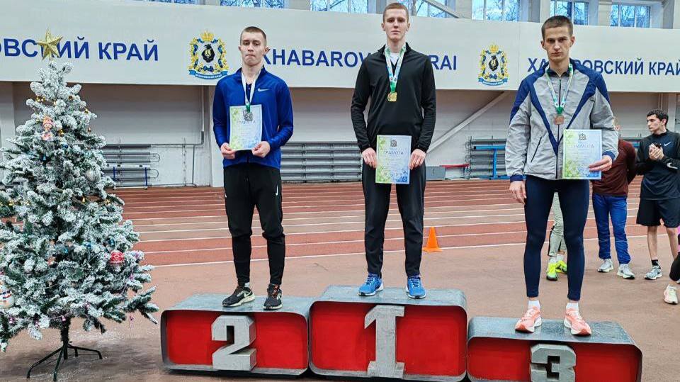 Медали краевого Кубка по лёгкой атлетике завоевали комсомольчане В Хабаровске прошли последние в этом году соревнования легкоатлетов Кубок Хабаровского края среди мужчин и женщин Отлично себя проявили спортсмены из Комсомольска Первые места заняли Екатерина Карпова в прыжках в длину Данил Мельников в беге на 800 и 400 метров София Щербакова и Марк Актанко в беге на 2000 м с препятствиями Елизавета Голубых в беге на 400 и 800 метров Также в числе призёров Егор Карабчевский Савва Колмыков Ангелина Астраханцева Юрий Голубых Роман Апарин Тренеры спортсменов Павел и Анна Шаповаловы Виктор Саяпин