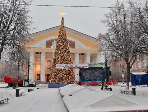 Театральную площадь в Калуге перекроют 31 декабря  Информацию о временном ограничении движения автотранспорта 31 декабря и 1 января разместили на сайте горуправы Калуги. Соответствующее постановление подписал Дмитрий Денисов.