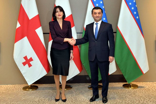 Саидов и Бочоришвили обсудили укрепление связей между Узбекистаном и Грузией Министр иностранных дел Узбекистана Бахтиёр Саидов провёл сегодня в Самарканде встречу с министром иностранных дел Грузии Маку Бочоришвили   English O zbek tilida Ўзбек тилида На русском iOS Android