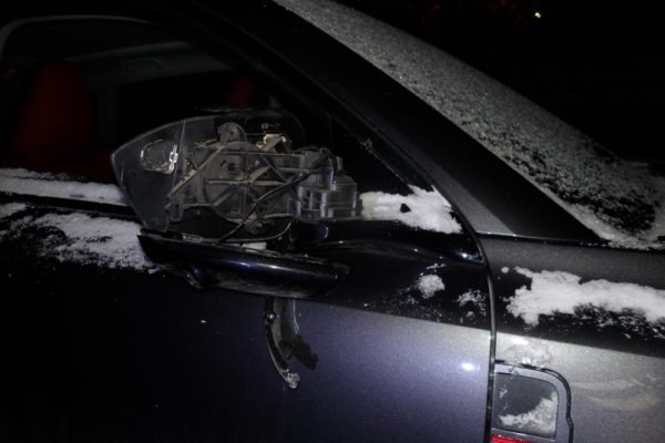 Эжвинец повредил автомобиль бывшей возлюбленной Женщина пояснила что неизвестные лица сорвали оба зеркала заднего вида транспортного средства Материальный ущерб причиненный владелице оценен в 96 тысяч рублей   komiinform ru news 290698
