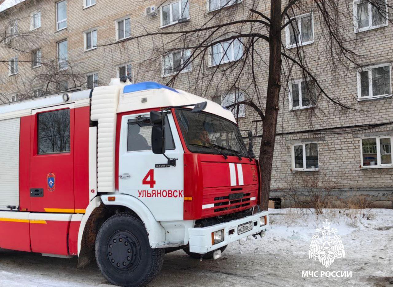 #ЗаСутки   На улице Новой н.п. Силикатный произошëл пожар в бане. Возгорание ликвидировали 8 человек и 2 единицы техники. Причина - короткое замыкание электропроводки.  ‼ В Засвияжском районе Ульяновска на ул. Лихачева из-за короткого замыкания огнем повреждены внутренняя отделка и мебель. Огнеборцы спасли 12 человек.   В поселке Просторы Мелекесского района произошло возгорание автомобиля ВАЗ 2114. В результате пожара транспортное средство огнем уничтожено полностью. Предположительная причина пожара - неисправность систем, механизмов и узлов транспортного средства.    МЧС России напоминает:   следи за исправностью электропроводки;  доверяй ремонт и проверку электропроводки только профессионалам;  выключай электроприборы выходя из дома.