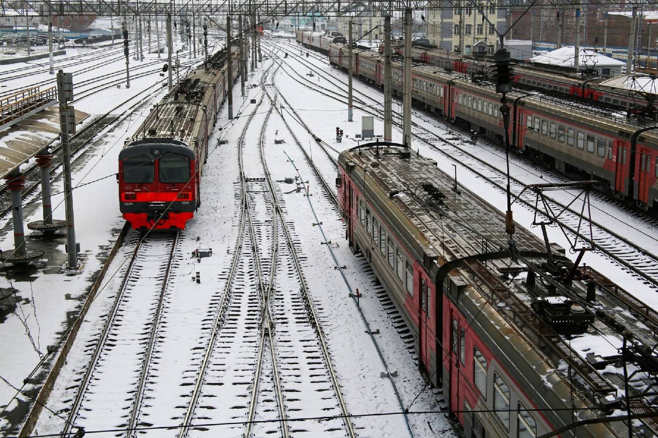 Поезд Томск-Новосибирск в новогодние праздники выполнит дополнительные рейсы.   Поезд будет курсировать с 28 декабря по 8 января. Исключение — 1 и 4 января. Из Новосибирска в Томск пассажиры также смогут ездить ежедневно, кроме 31 декабря, 1 и 4 января. Дополнительные рейсы ввели из-за повышеного спроса.