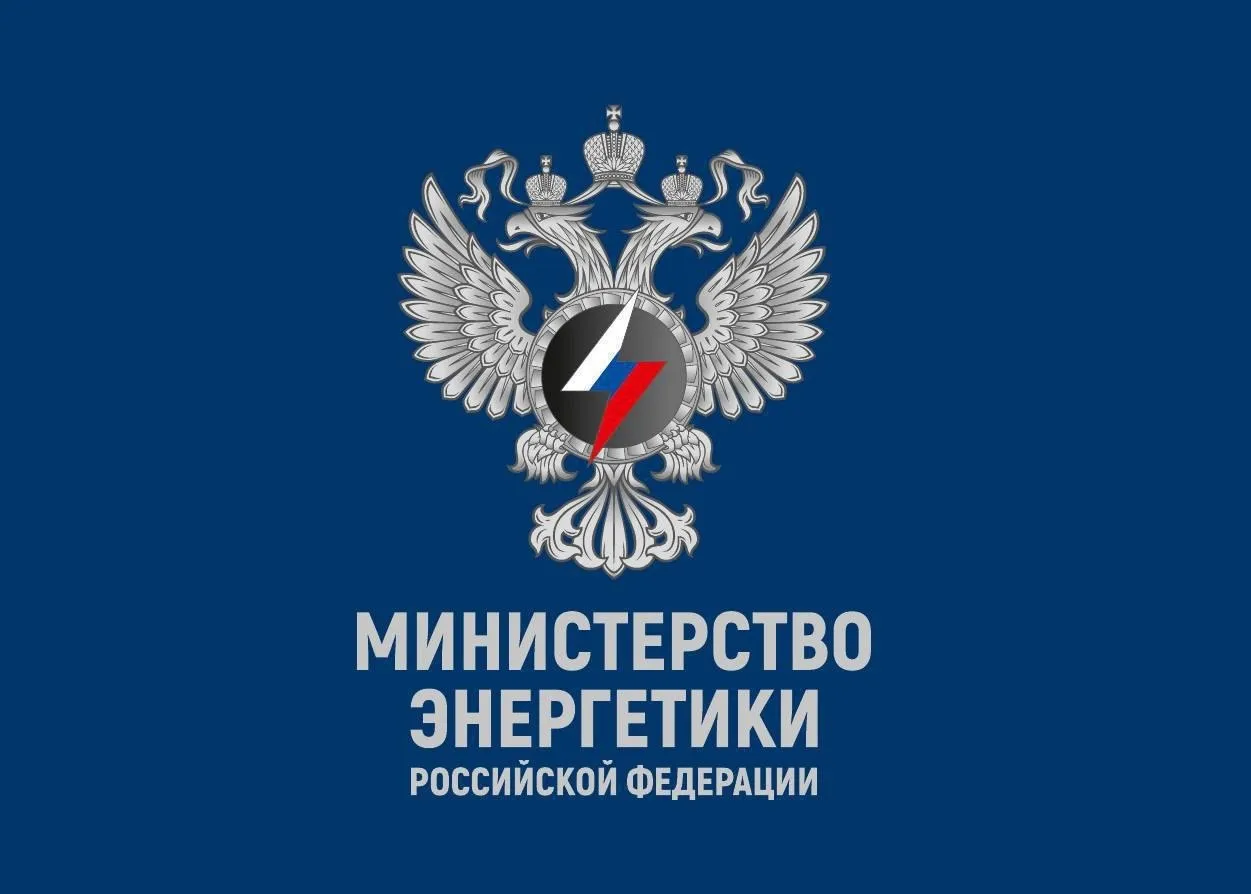 Министерство энергетики Российской Федерации VK Минэнерго подчеркнуло роль цифровых двойников в ТЭК на форуме ЦИПР Цифровые двойники становятся незаменимым инструментом особенно в сферах требующих испытаний или тестирования Об этом сообщил Эдуард Щереметцев в ходе выступления на сессии Цифровые двойники в ТЭК организованной компанией Транснефть на форуме ЦИПР Замминистра также обозначил ключевые вызовы для развития направления и подчеркнул что на дорогостоящих проектах в нефтепереработке или на предприятиях трубопроводного транспорта цифровой двойник окупается после одного трех применений Он также призвал участников рынка выработать единые стандарты понятия цифрового двойника которое включает работу с данными визуализацию и определение связей между процессами Цифровые двойники это неотъемлемый инструмент будущего особенно там где требуются какие либо испытания где проведение манипуляций тестирования отметил Эдуард Шереметцев Данная технология выступает серьезным