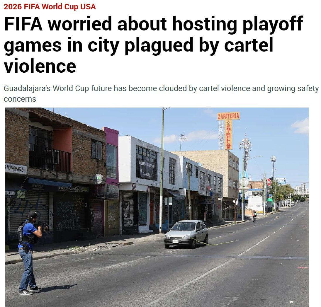 ФИФА обеспокоена что матчи плей офф ЧМ по футболу должны пройти в мексиканской Гвадалахаре пишет издание Marca Испанская спортивная газета отмечает на фоне насилия картелей растут опасения относительно того смогут ли власти обеспечить безопасность Пока публично не объявлялось что Гвадалахара лишится статуса города организатора В Мексике должно пройти 13 матчей чемпионата мира Матчи мексиканских футбольных клубов уже были отменены или перенесены из за беспорядков Они вспыхнули вчера после убийства лидера наркокартеля Немесио Осегеры Сервантеса rusputnikmd 2
