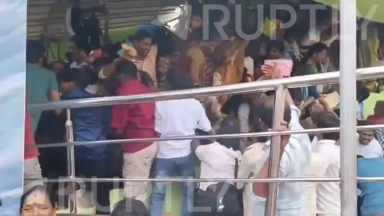 Давка в индуистском храме в Шрикакуле: 12 жертв и множество пострадавших