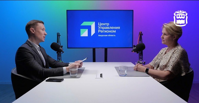 Амурчане устроят фейерверк талантов на ВЭФ 2025 На X Восточном экономическом форуме регион традиционно представит масштабную культурную программу посвященную главным темам ВЭФ и знаковым датам года Наша делегация будет состоять из талантливой молодежи и профессионалов В нее войдут студенты колледжа искусства и культуры воспитанники Школы креативных индустрий артисты Амурской областной филармонии а также наши коллеги из Народного театра города Хэйхэ КНР рассказала министр культуры и нацполитики области Надежда Доргунова Выступления амурчан можно будет увидеть на гала концерте церемонии открытия и закрытия на мероприятиях проекта Улицы Дальнего Востока 3 сентября на спортивной набережной Владивостока запланирован показ программы региона Также Амурский краеведческий музей подготовит интерактивную выставку о художниках фронтовиках а студенты колледжа искусства и культуры покажут мастер класс по танцам военных лет и каверами на песни той эпохи Подписывайтесь на новости Амурской области в МАХ